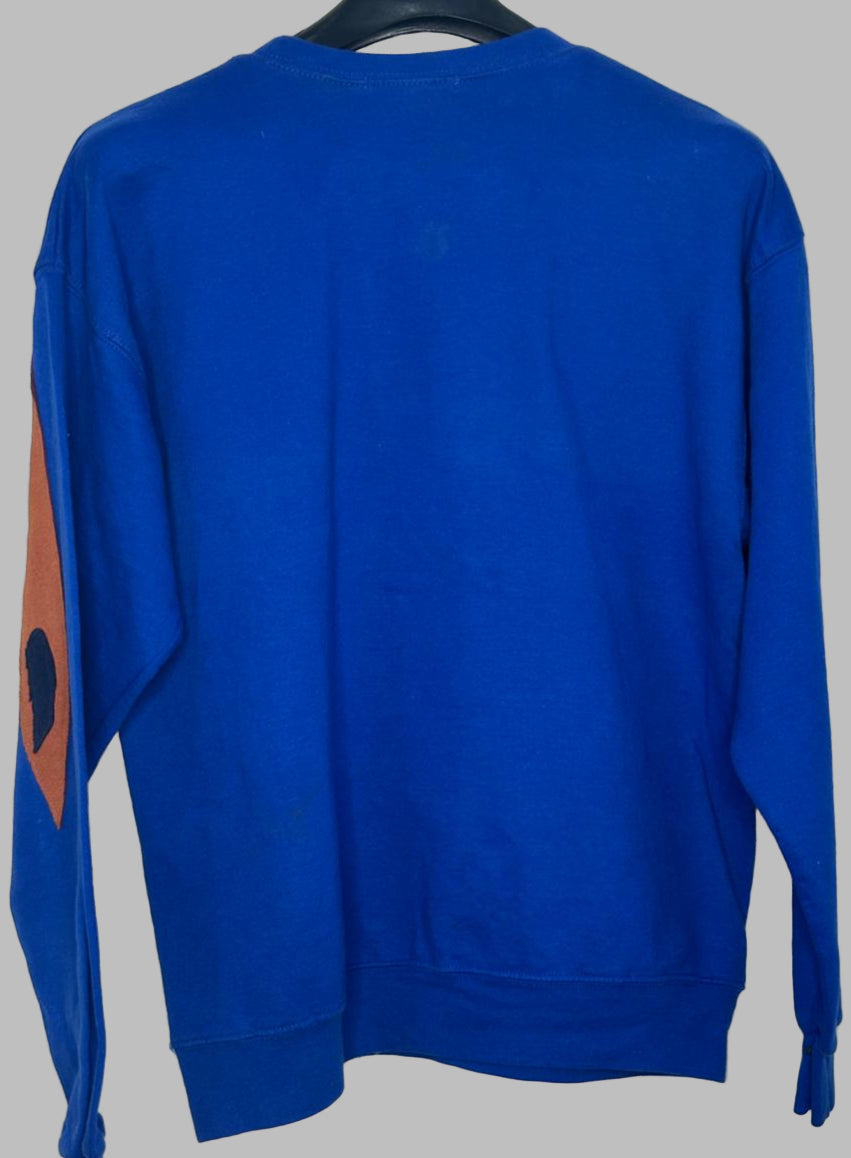 Upcycle Vintage Nike Graphic Sweatshirt – Bold Skull & Crossbones Abstract Design – Unisex Streetwear