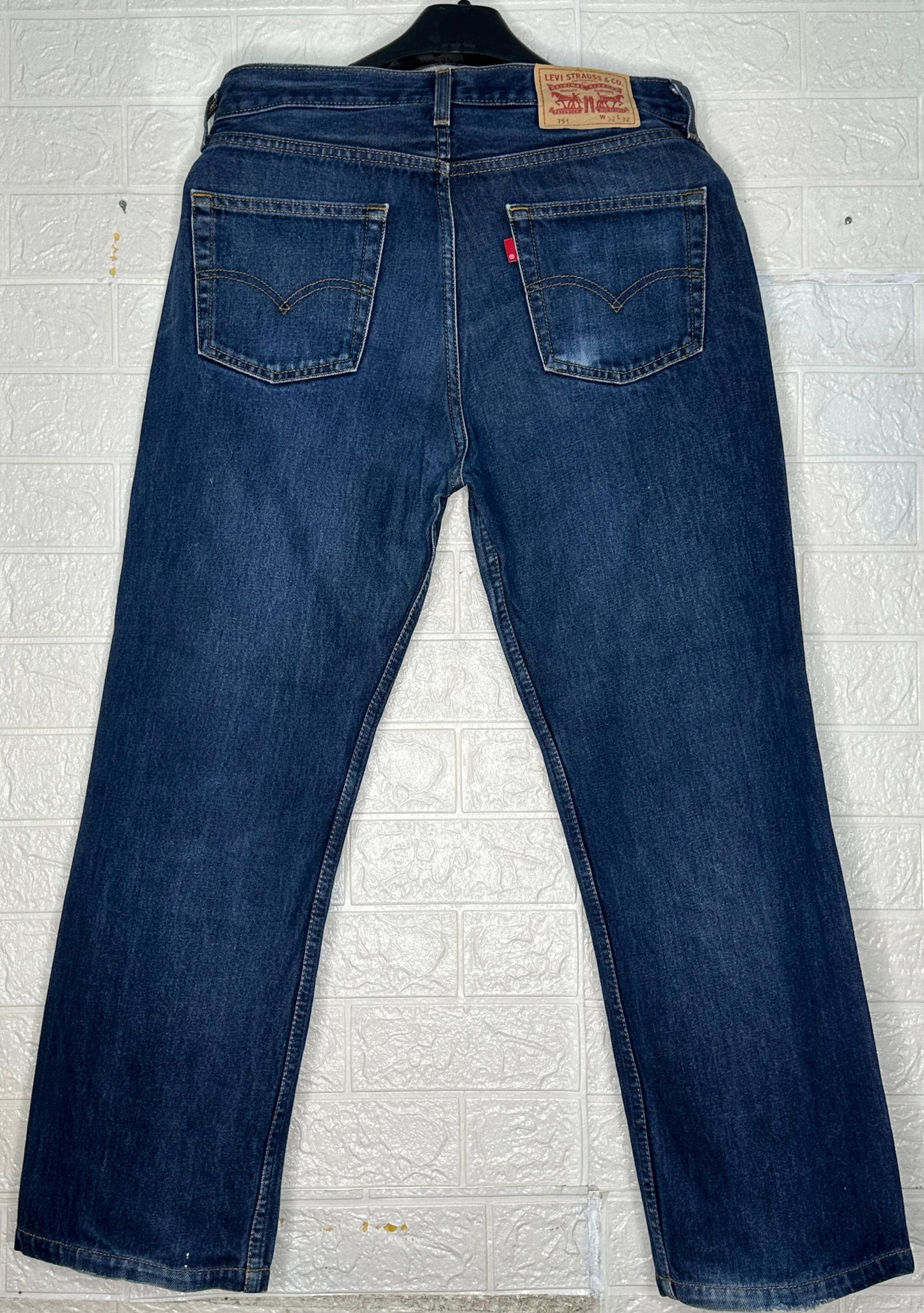 Vintage Levi’s 751 Straight Fit Jeans | W32 L32 Men’s Denim | Dark Blue Wash | Authentic Levi Strauss Classic Pants