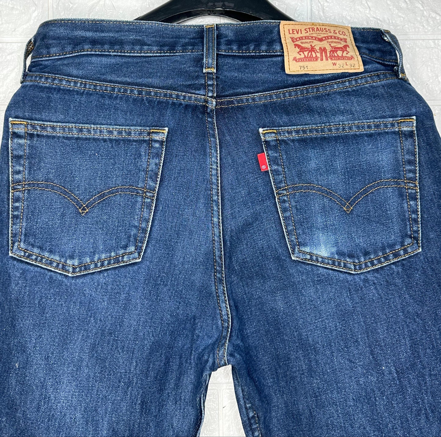 Vintage Levi’s 751 Straight Fit Jeans | W32 L32 Men’s Denim | Dark Blue Wash | Authentic Levi Strauss Classic Pants