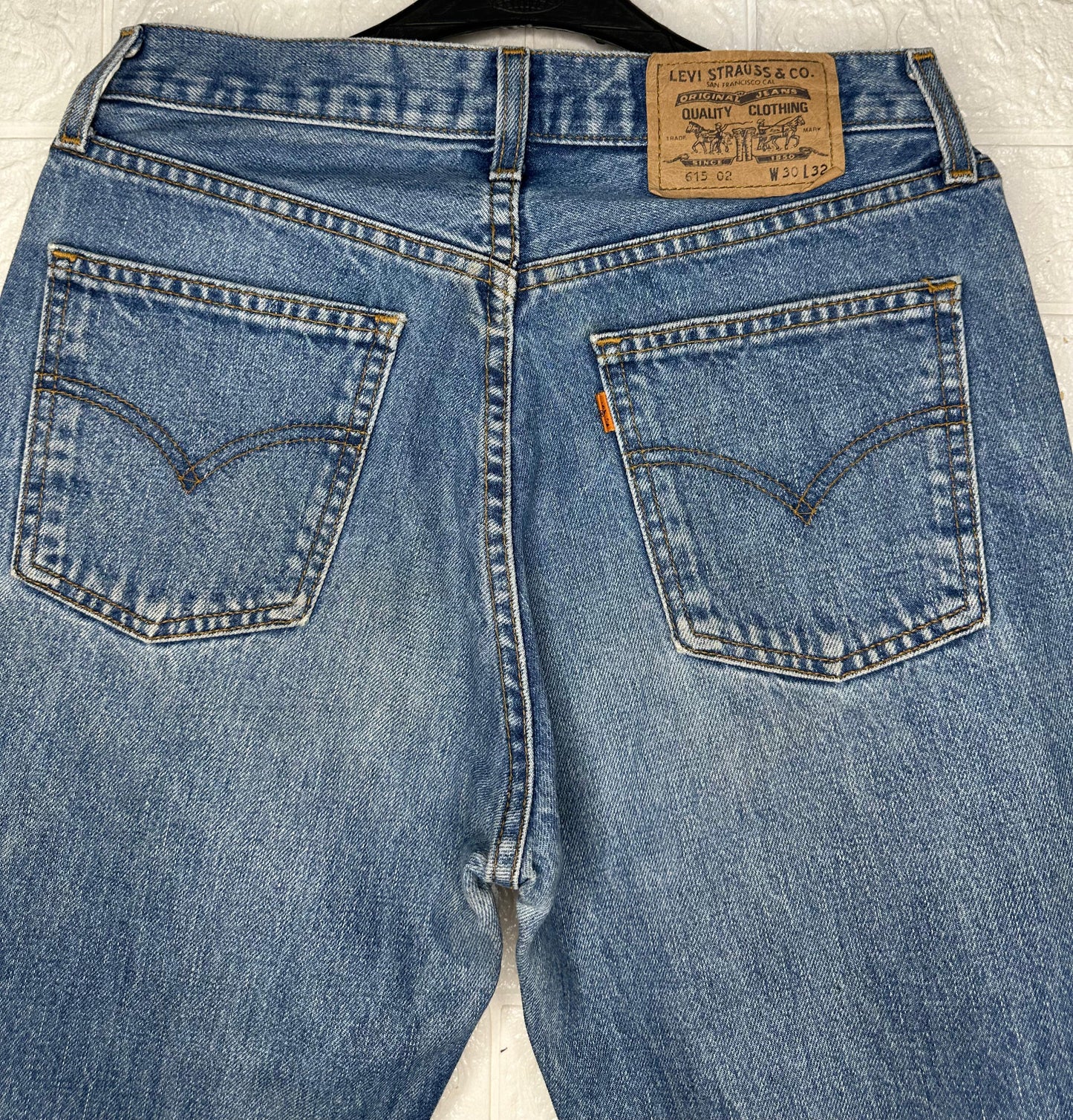 Vintage Levi’s 615-02 Straight Fit Jeans | W30 L32 Men’s Denim | Light Blue Wash | Authentic Levi Strauss