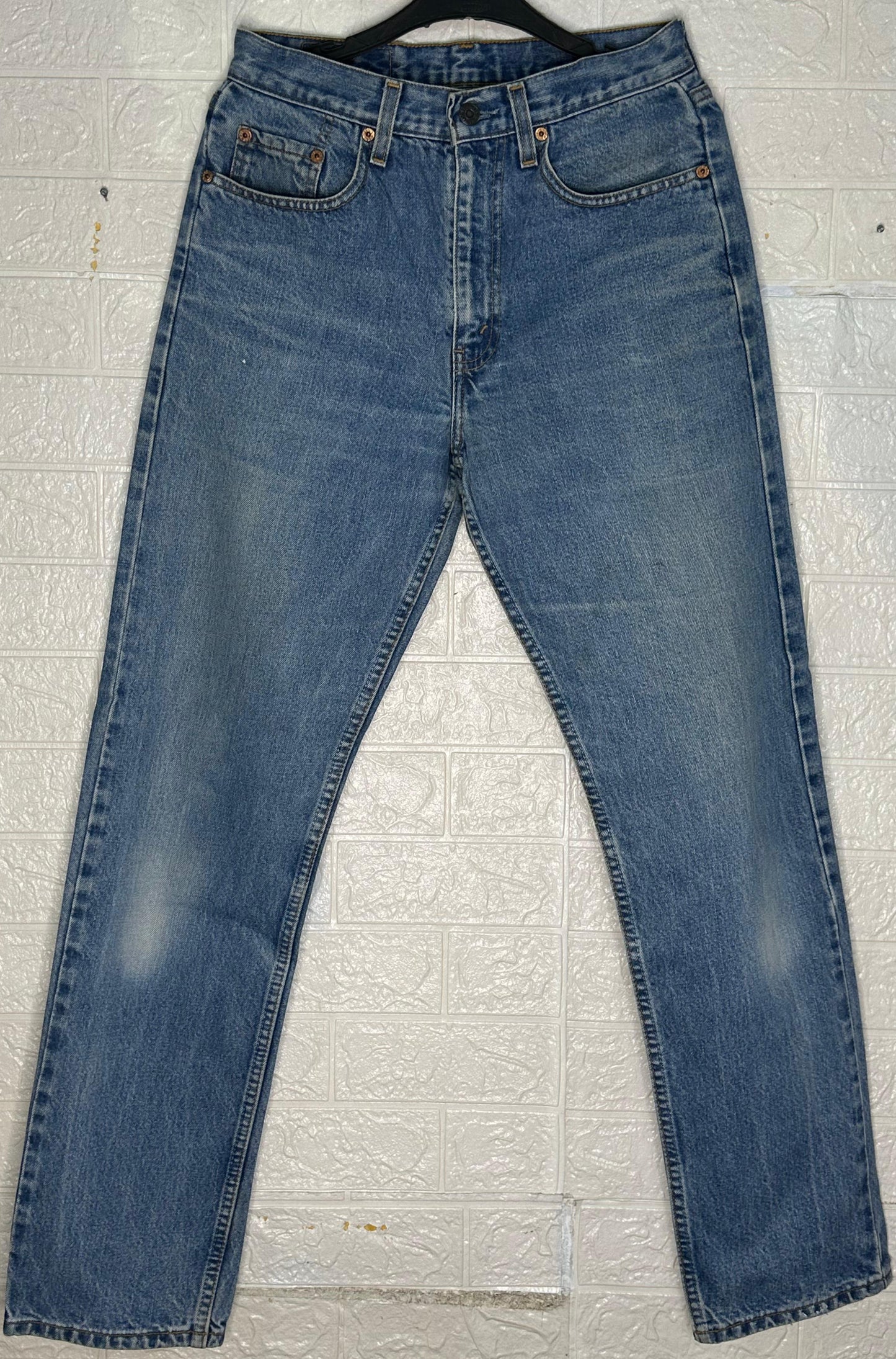 Vintage Levi’s 615-02 Straight Fit Jeans | W30 L32 Men’s Denim | Light Blue Wash | Authentic Levi Strauss