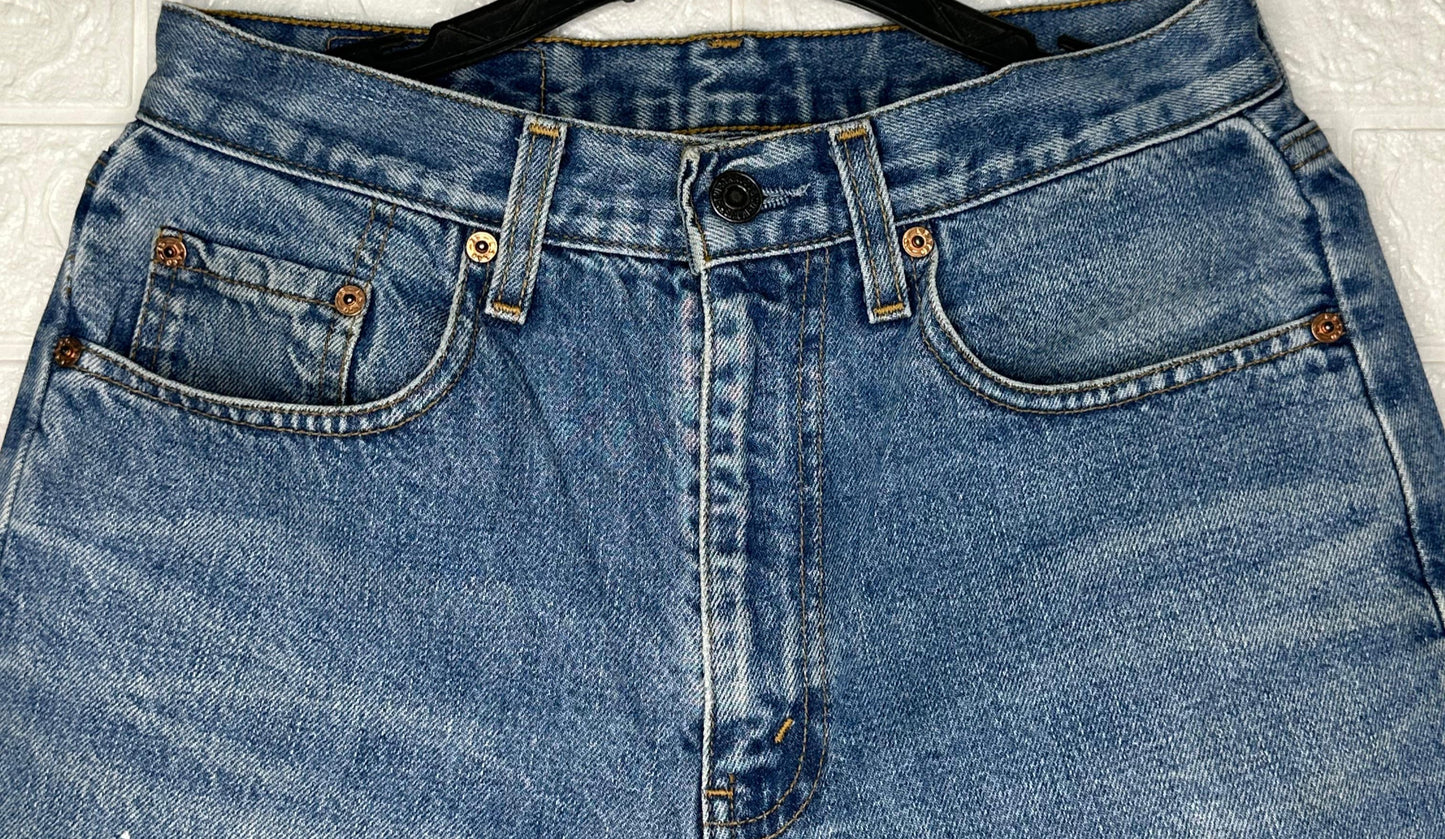 Vintage Levi’s 615-02 Straight Fit Jeans | W30 L32 Men’s Denim | Light Blue Wash | Authentic Levi Strauss