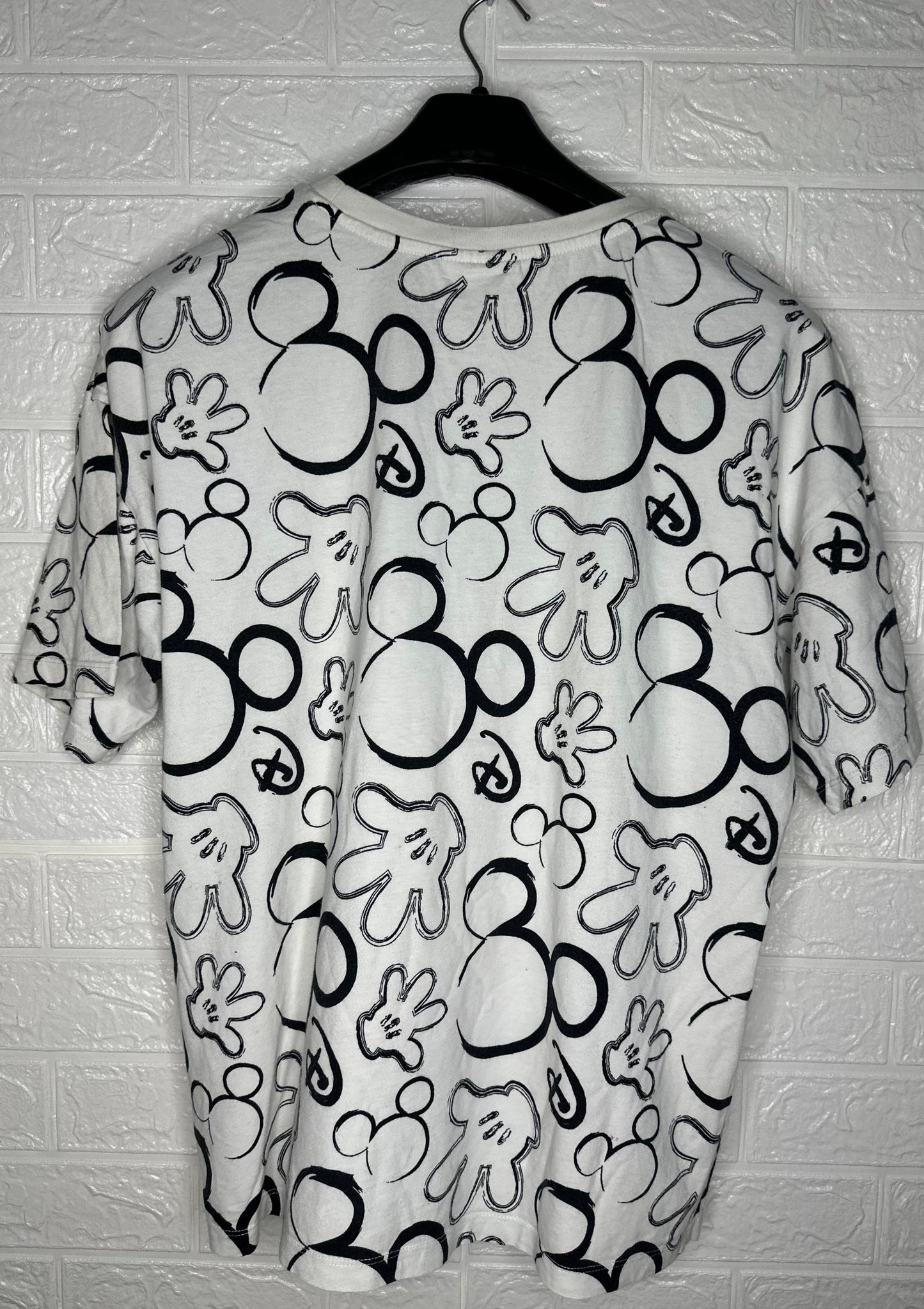Disney Mickey Mouse Hands All-Over Print T-Shirt M - Black & White Classic Tee