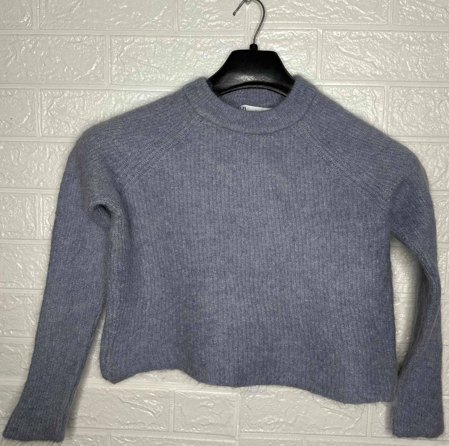 Zara Women's Black Cropped Sweater – Medium