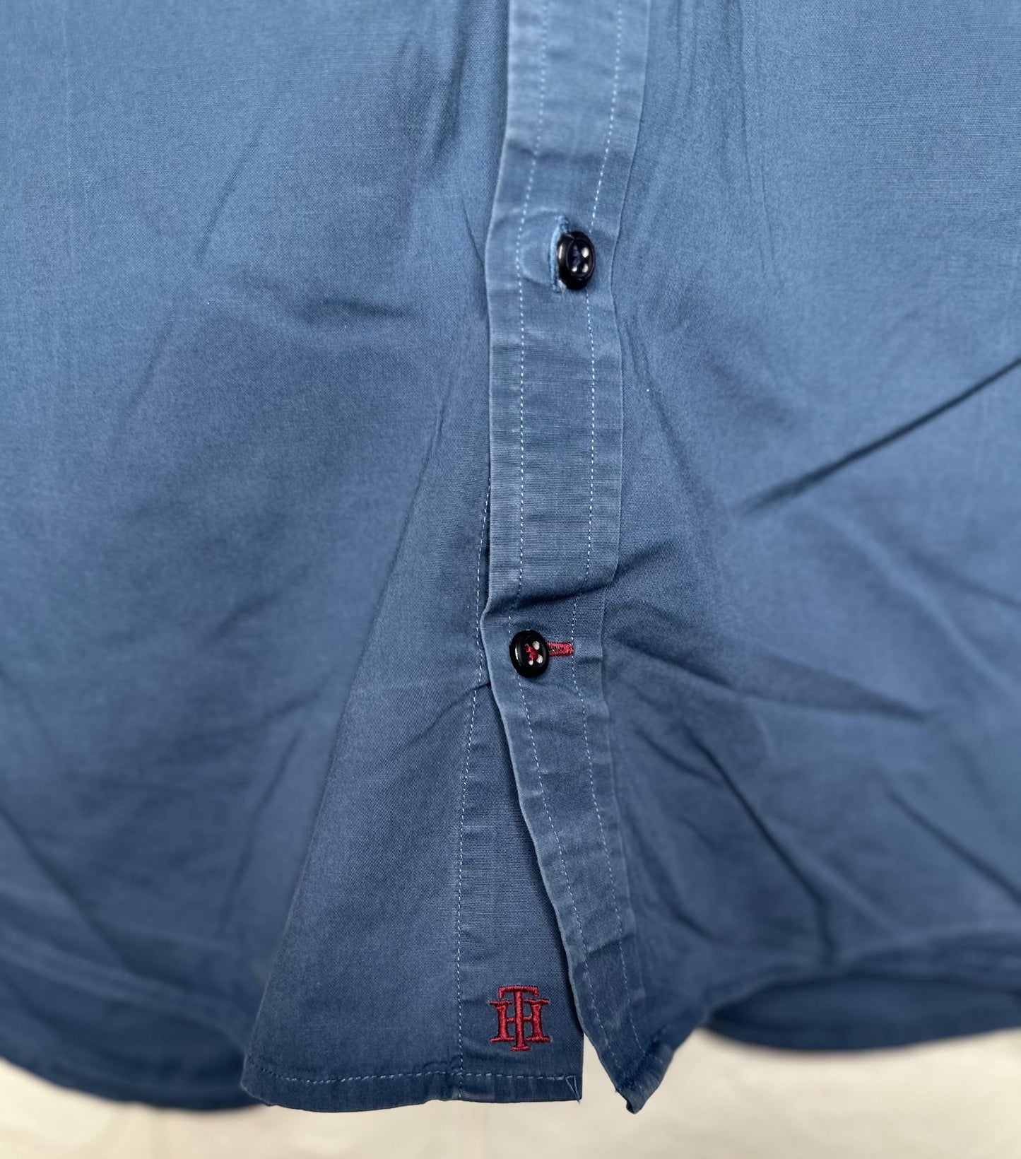 Preloved Tommy Hilfiger Men’s Navy Blue Checked Shirt – Custom Fit, Size Medium