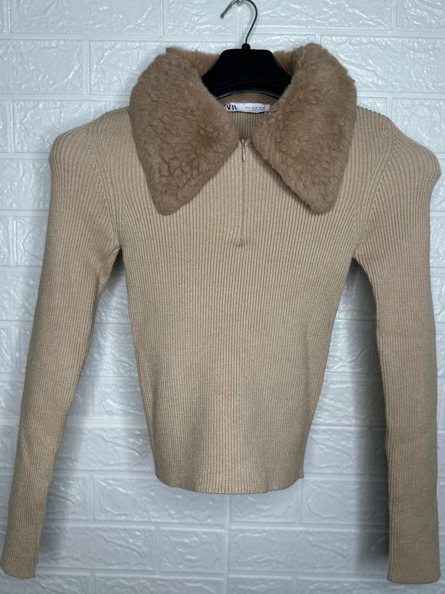 Zara Women's Quilted Sweater– Slim Fit, Faux Fur Collar, Medium