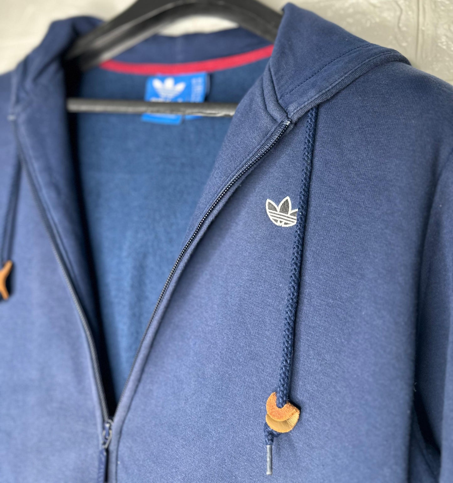 Adidas Originals Zip-Up Hoodie – Navy Blue – Size M – Graphic Pocket Design