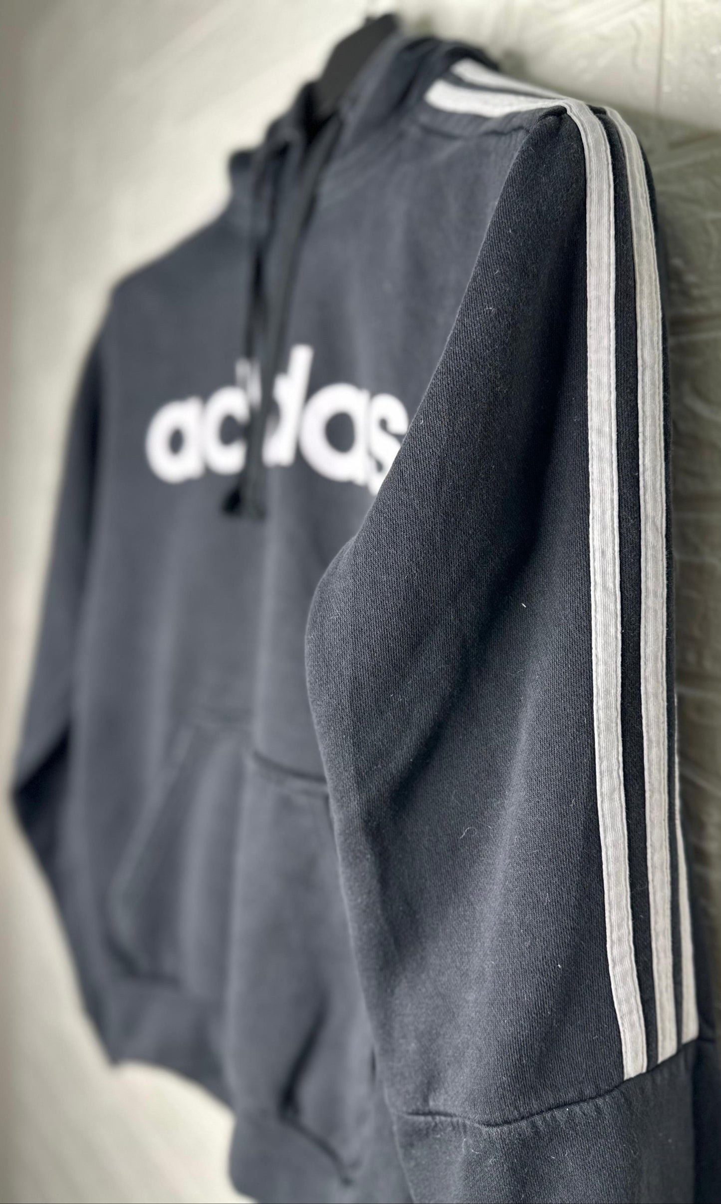 Preloved Adidas Black Pullover Hoodie – Size Small – Logo Print