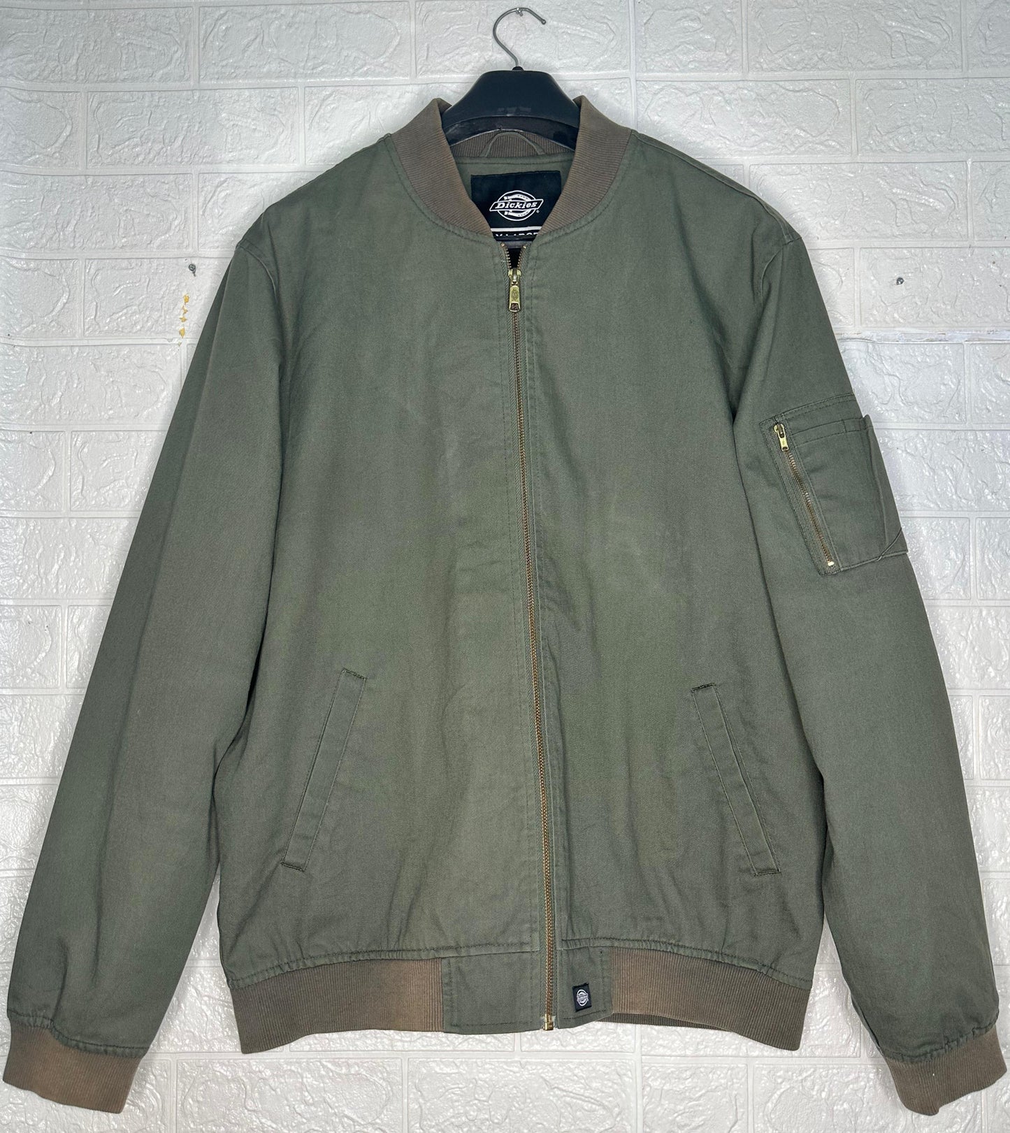 Preloved Dickies Men’s Bomber Jacket – Olive Green Workwear Style, Size X-Large