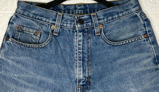 Vintage Levi’s 615-02 Straight Fit Jeans | W30 L32 Men’s Denim | Light Blue Wash | Authentic Levi Strauss