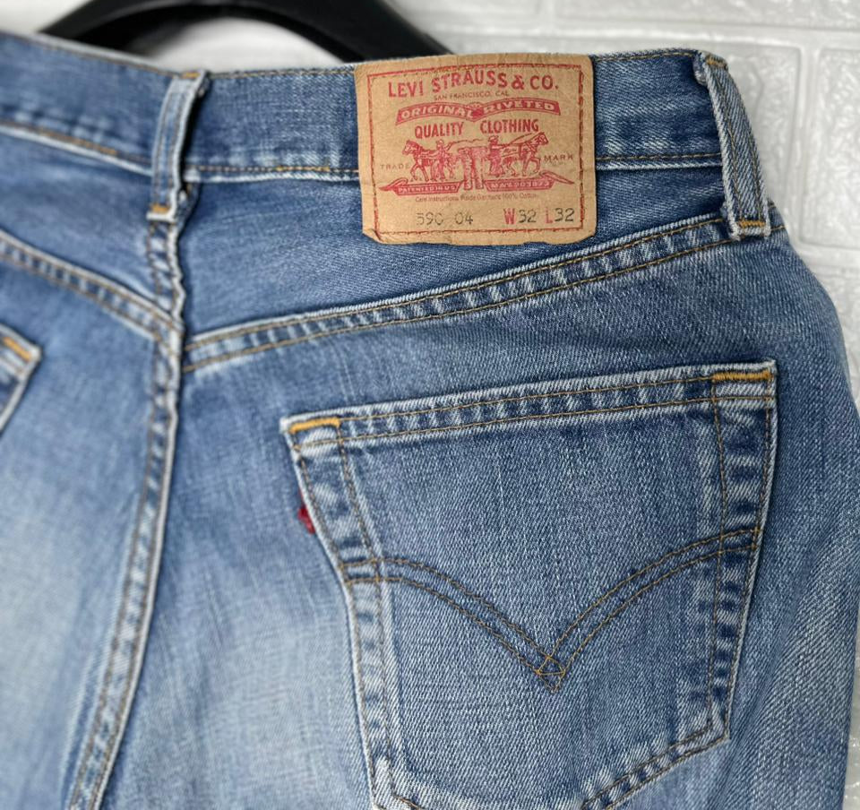 Levi's 590 Men's  Denim Jeans – Light Blue Wash, W32 L32