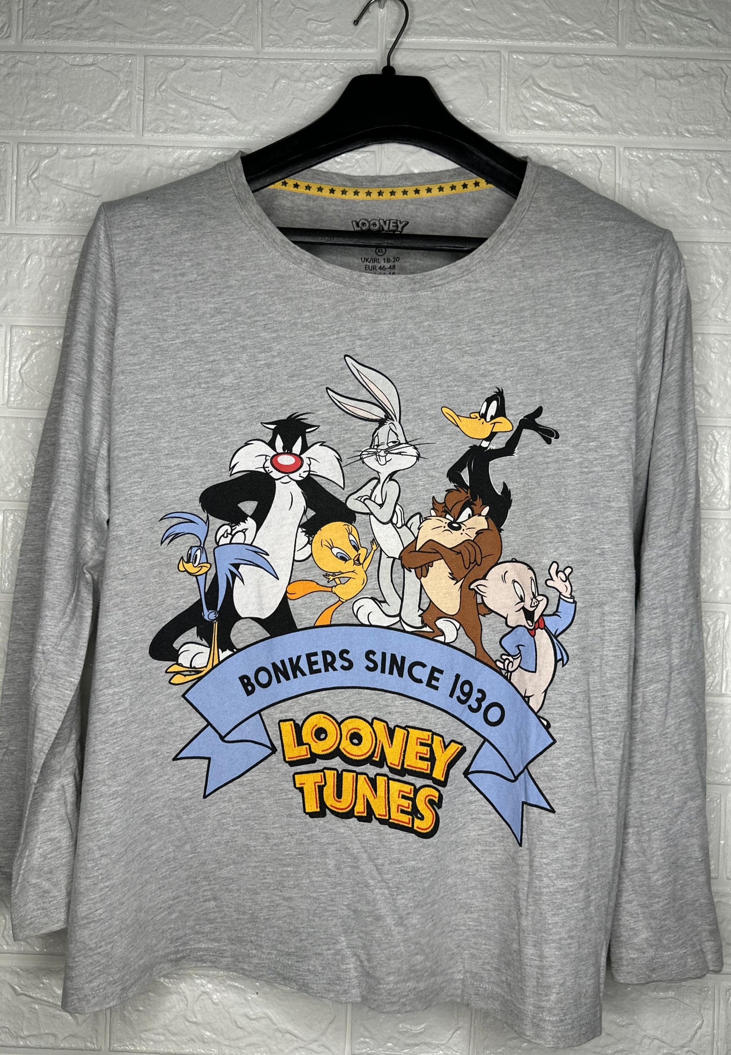 Looney Tunes "Bonkers Since 1930" Long Sleeve Shirt XL - Grey Cartoon Pullover