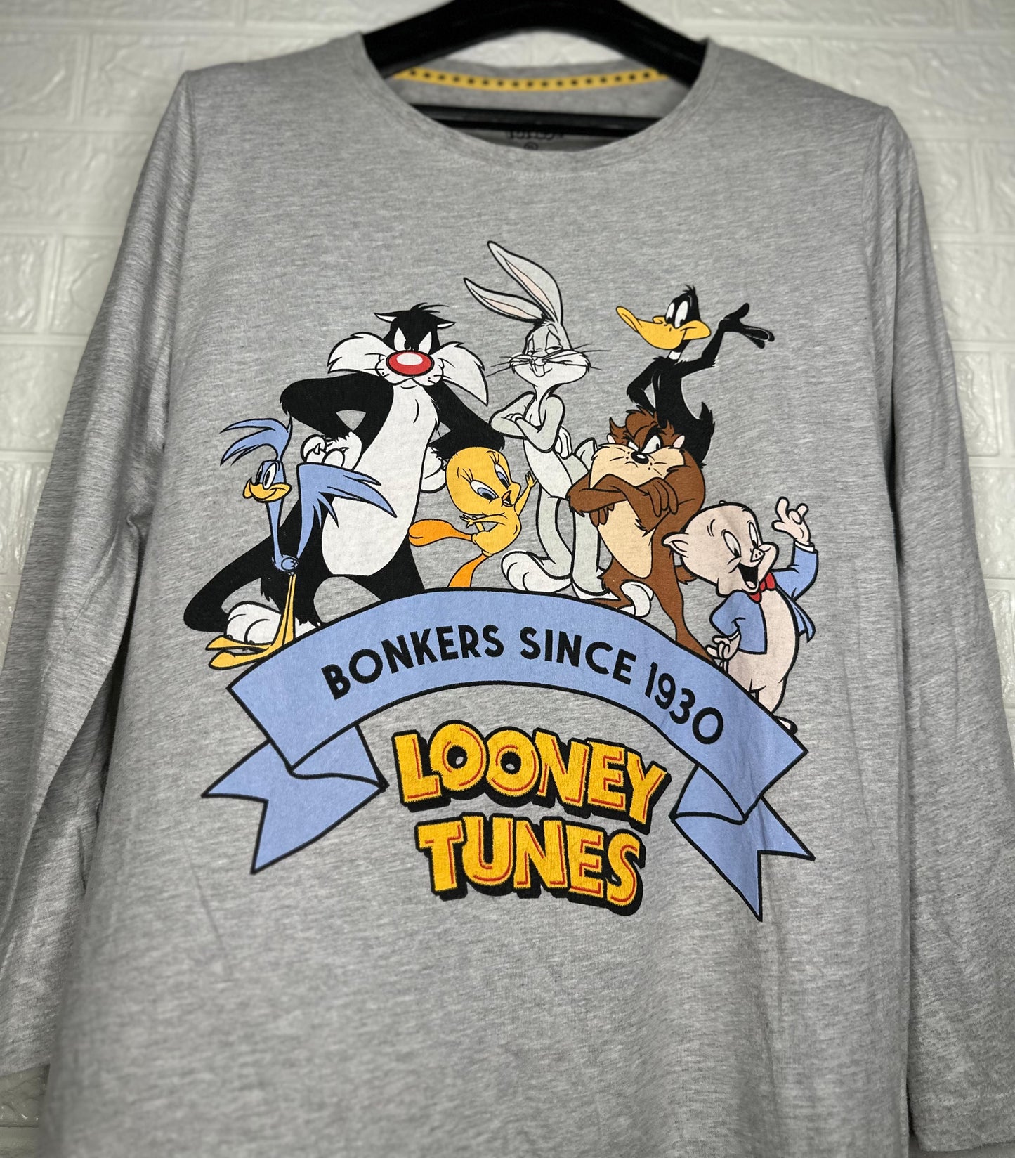Looney Tunes "Bonkers Since 1930" Long Sleeve Shirt XL - Grey Cartoon Pullover