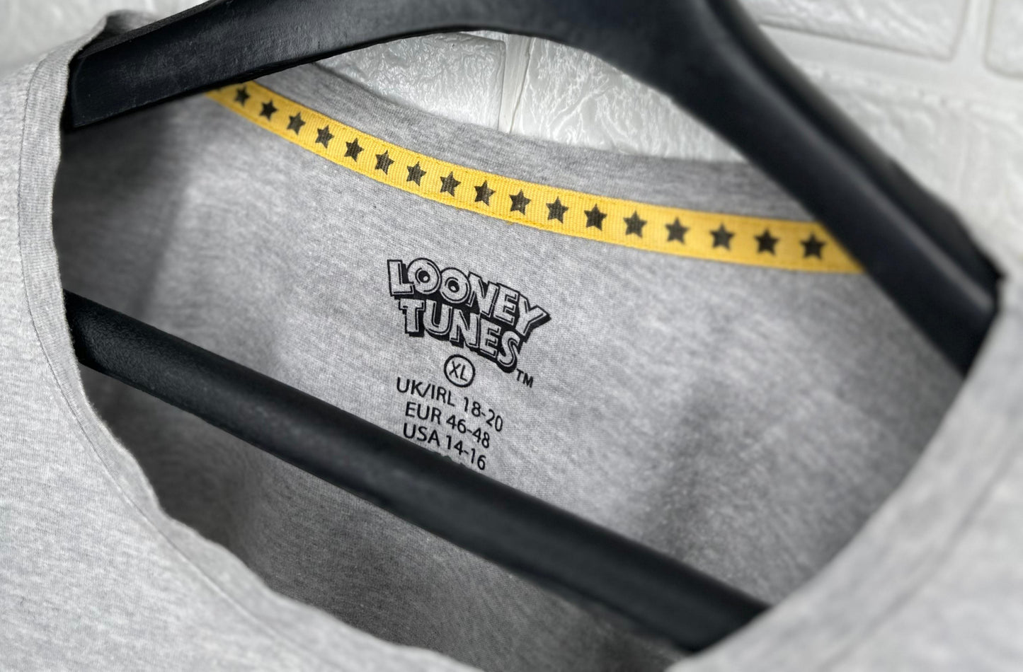 Looney Tunes "Bonkers Since 1930" Long Sleeve Shirt XL - Grey Cartoon Pullover