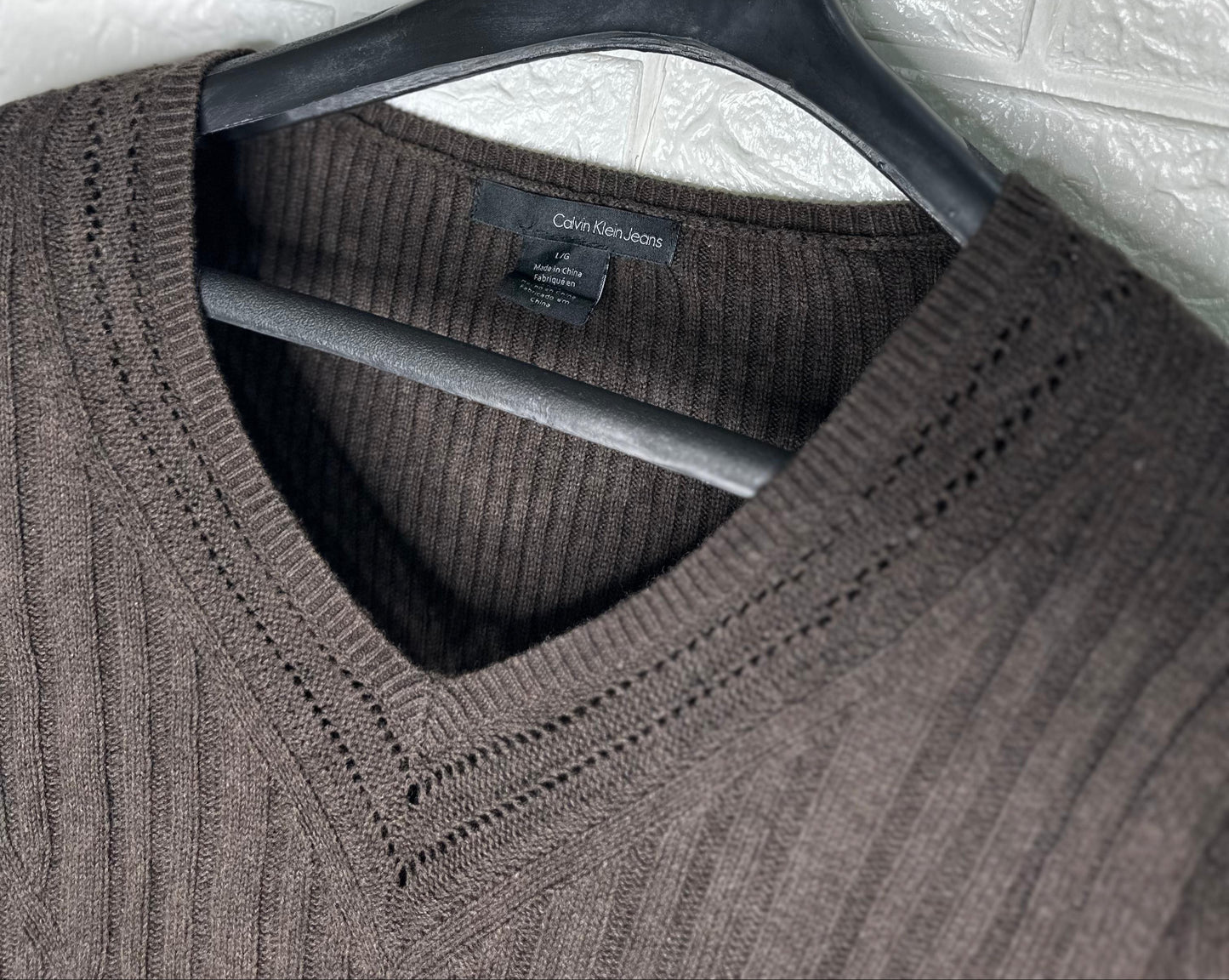 Calvin Klein Jeans Ribbed V-Neck Sweater L - Brown Knit Pullover