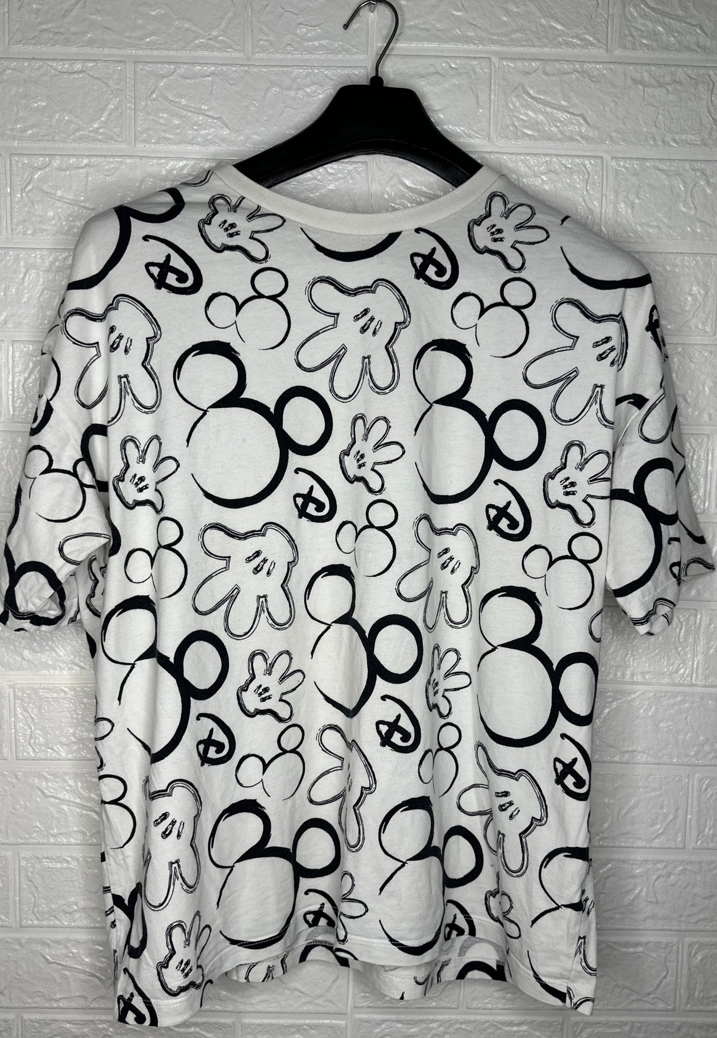 Disney Mickey Mouse Hands All-Over Print T-Shirt M - Black & White Classic Tee