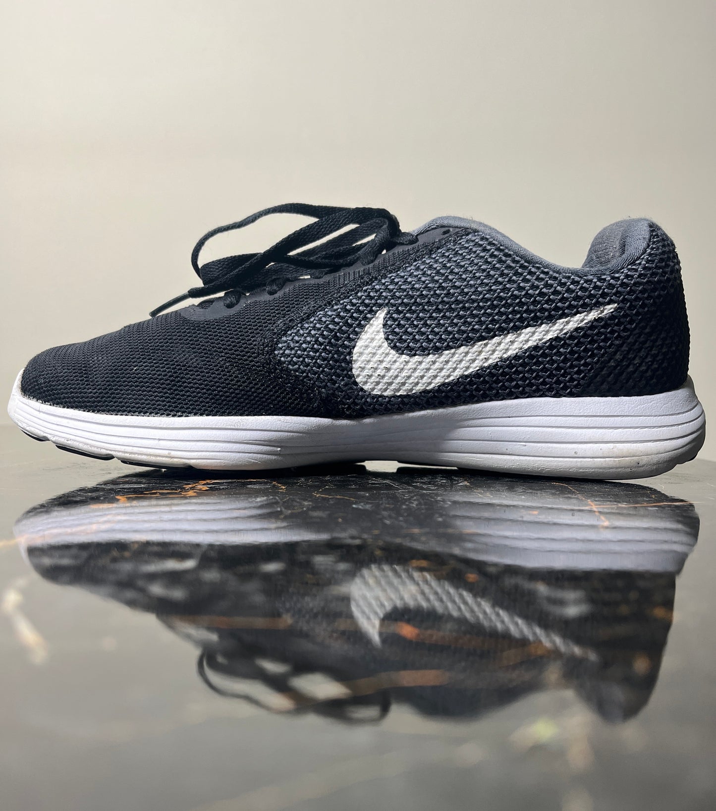 Nike Running Shoes Black/White – Lightweight Breathable Trainers (US 7.5 / UK 6.5 / EU 40.5)