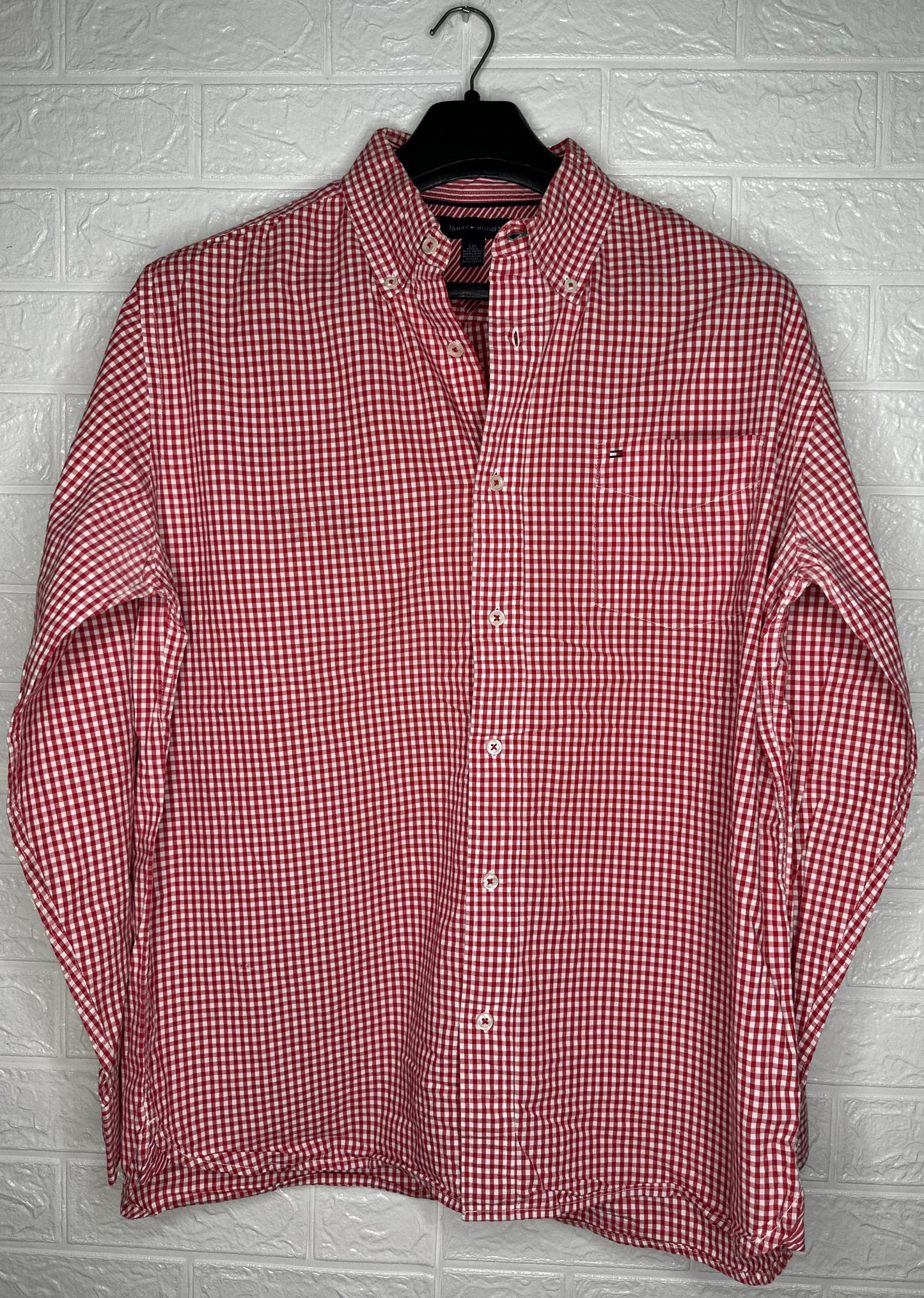 Preloved Tommy Hilfiger Men’s Red Checked Shirt – Custom Fit, Size Large