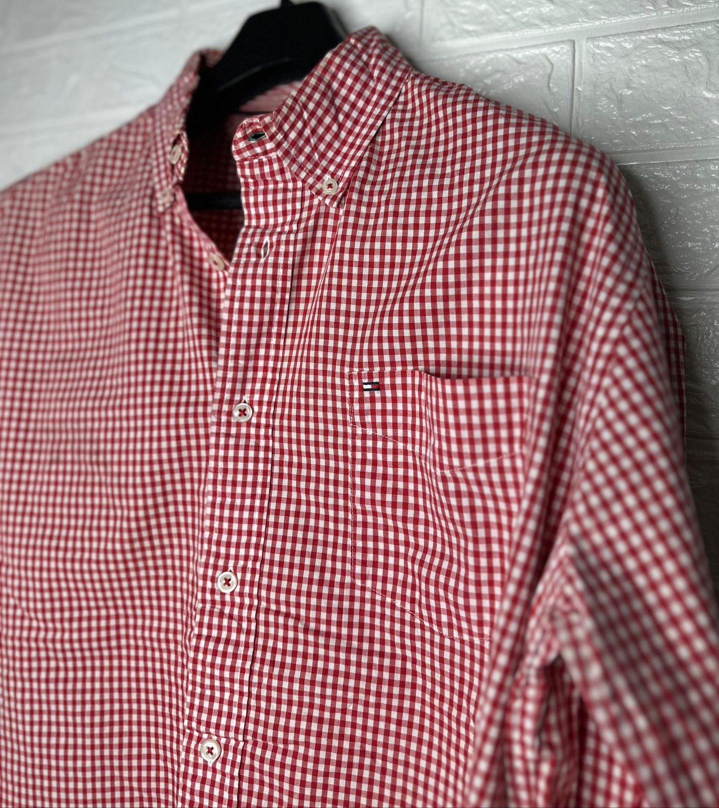 Preloved Tommy Hilfiger Men’s Red Checked Shirt – Custom Fit, Size Large