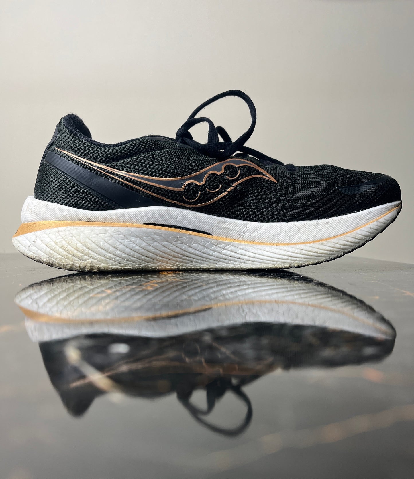 Saucony Endorphin Speed Running Shoes – Black/Gold (Size 9.5 UK / 10.5 US)