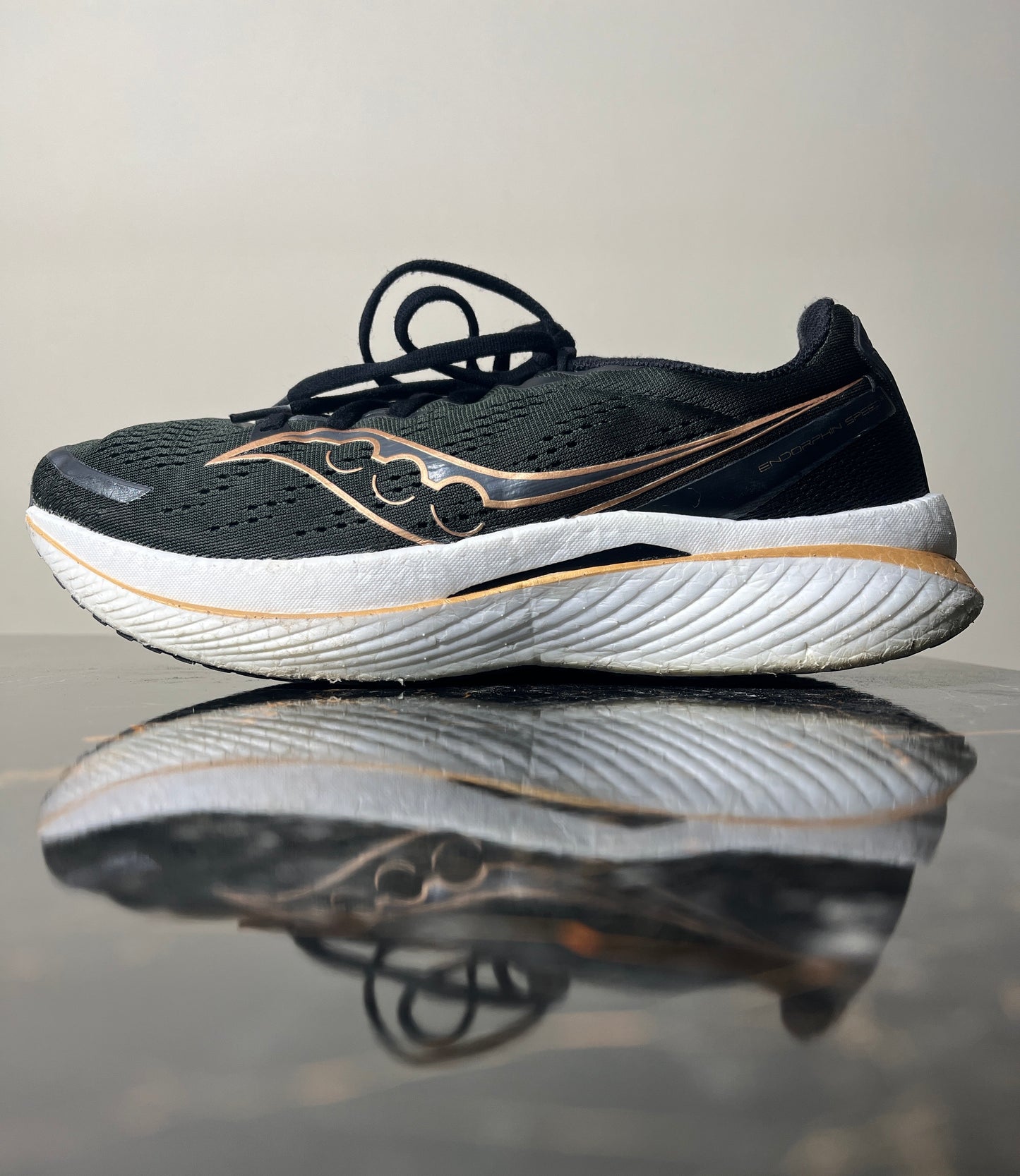 Saucony Endorphin Speed Running Shoes – Black/Gold (Size 9.5 UK / 10.5 US)