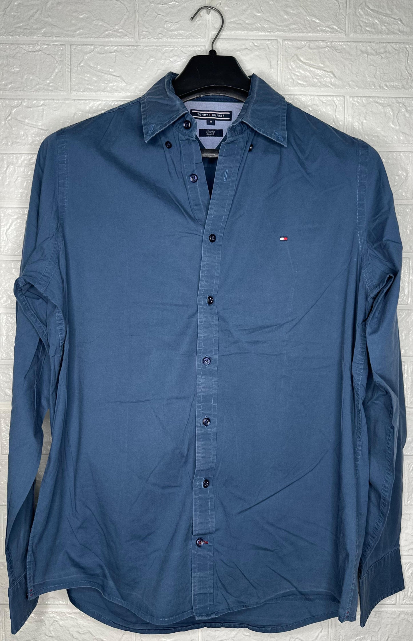 Preloved Tommy Hilfiger Men’s Navy Blue Checked Shirt – Custom Fit, Size Medium