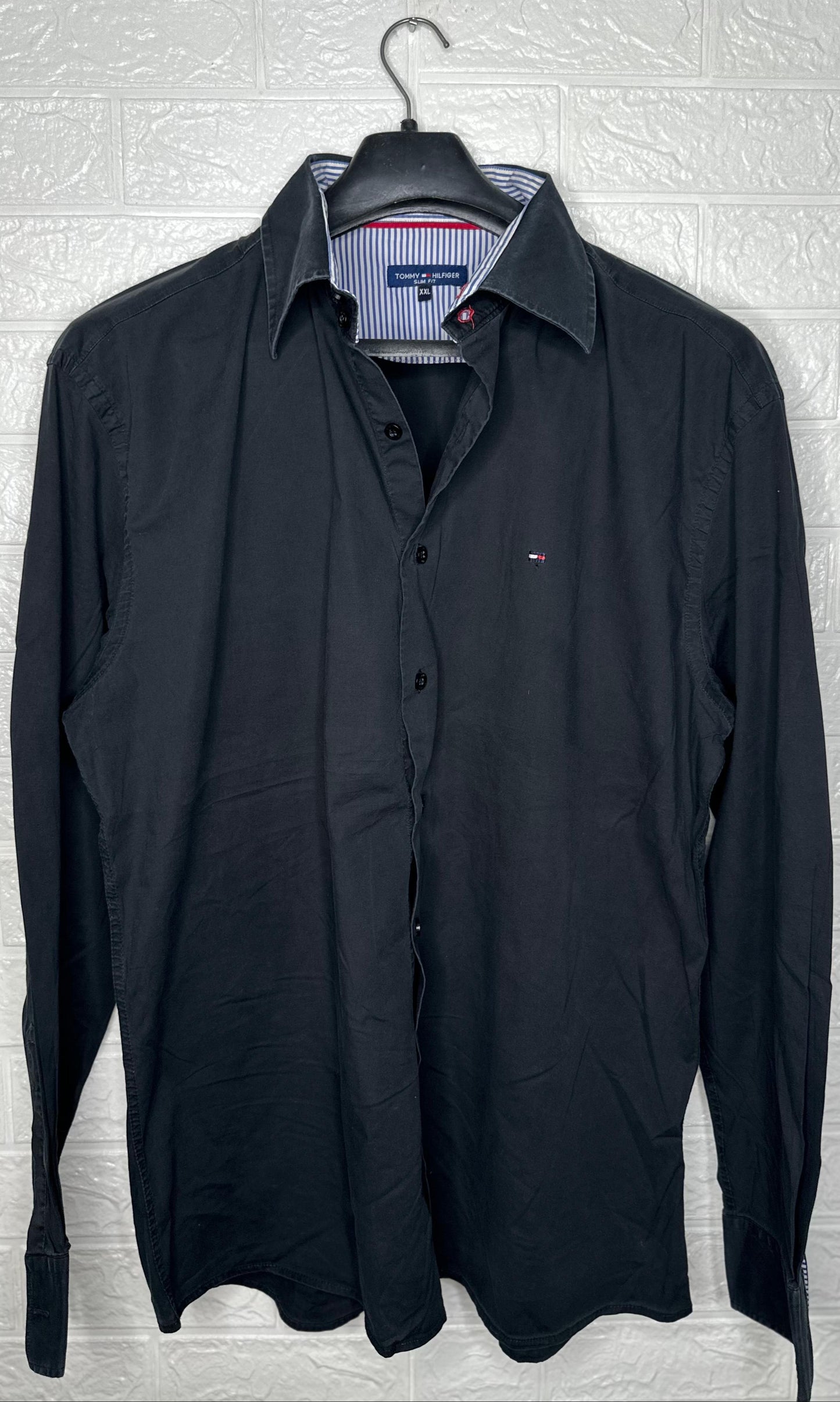 Preloved Tommy Hilfiger Men’s Black Shirt – Custom Fit, Size XXL