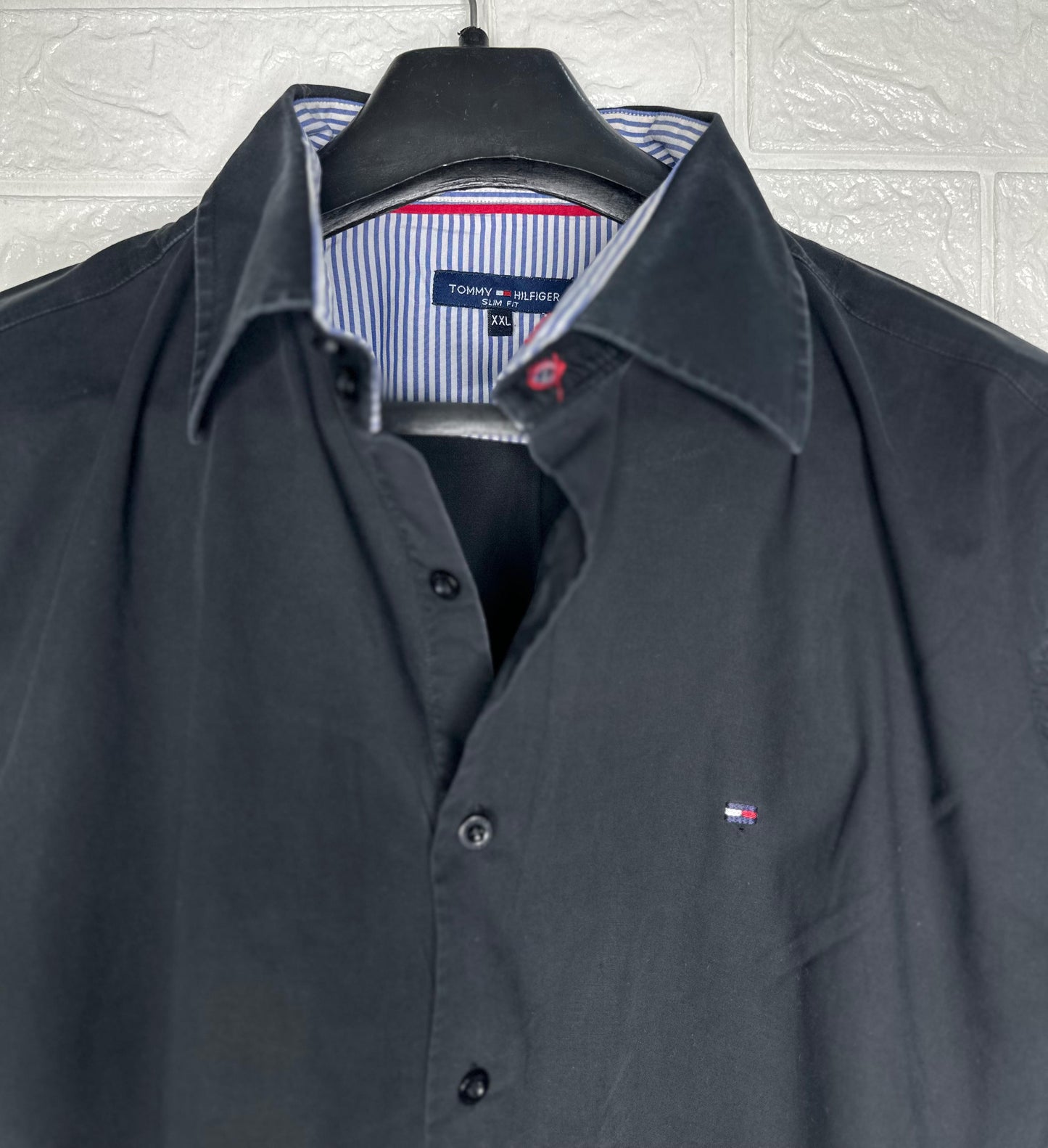 Preloved Tommy Hilfiger Men’s Black Shirt – Custom Fit, Size XXL