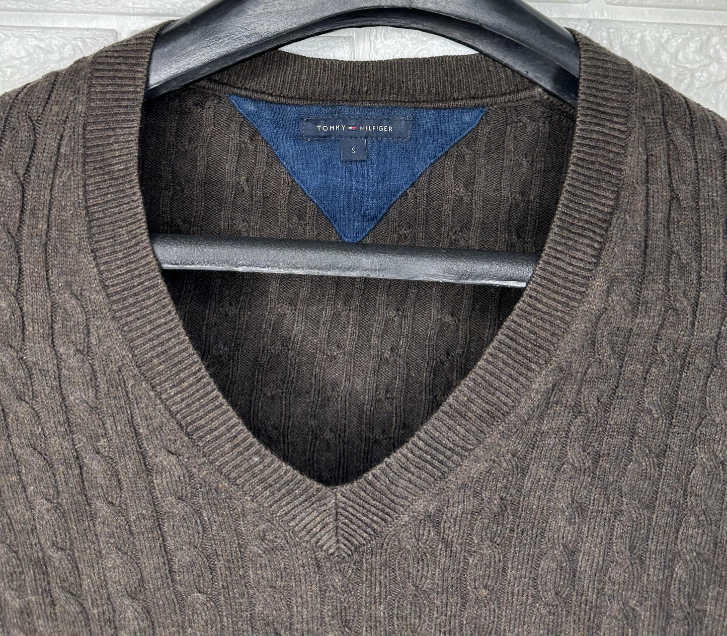 Tommy Hilfiger Brown Cable Knit V-Neck Sweater S - Classic & Slim Fit Pullover