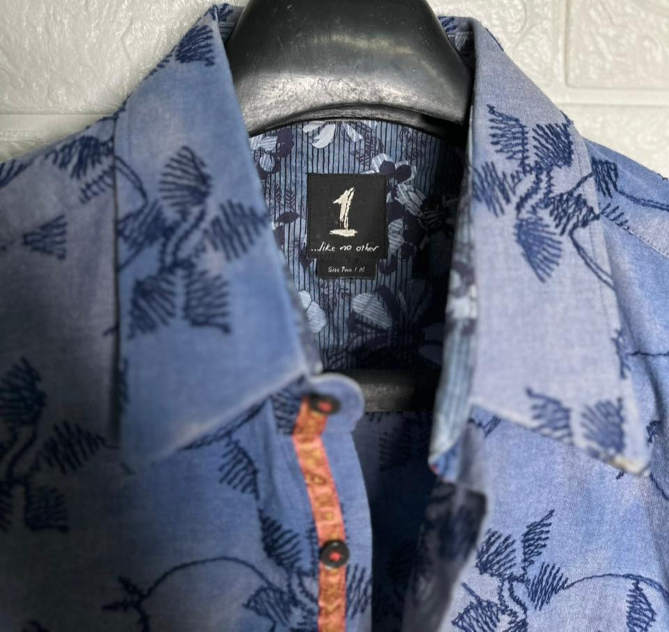 1 like no other Long Sleeve Shirt M - Blue Floral & Leaf Print