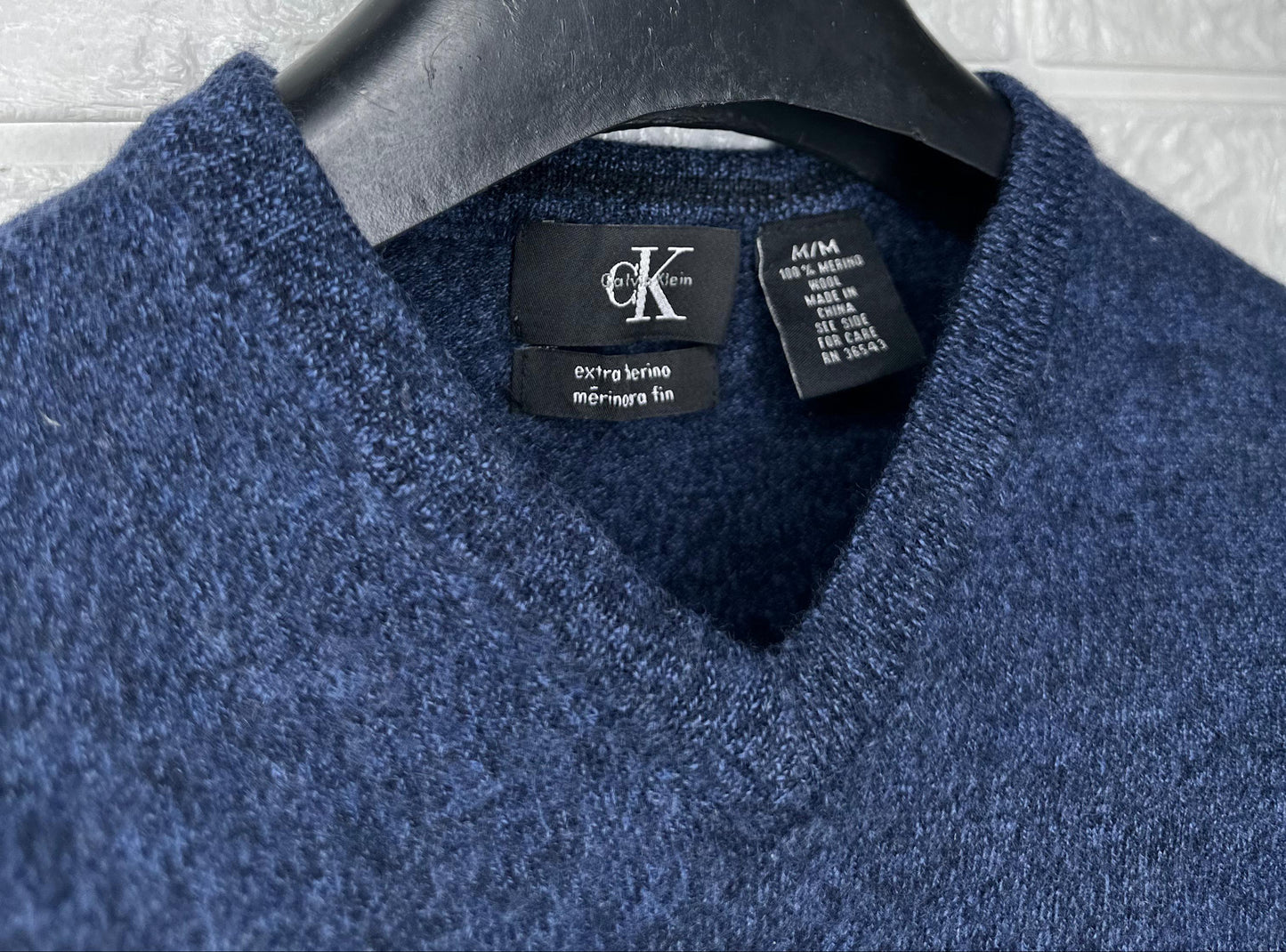 Calvin Klein V-Neck Sweater M - Blue 100% Extra Fine Merino Pullover