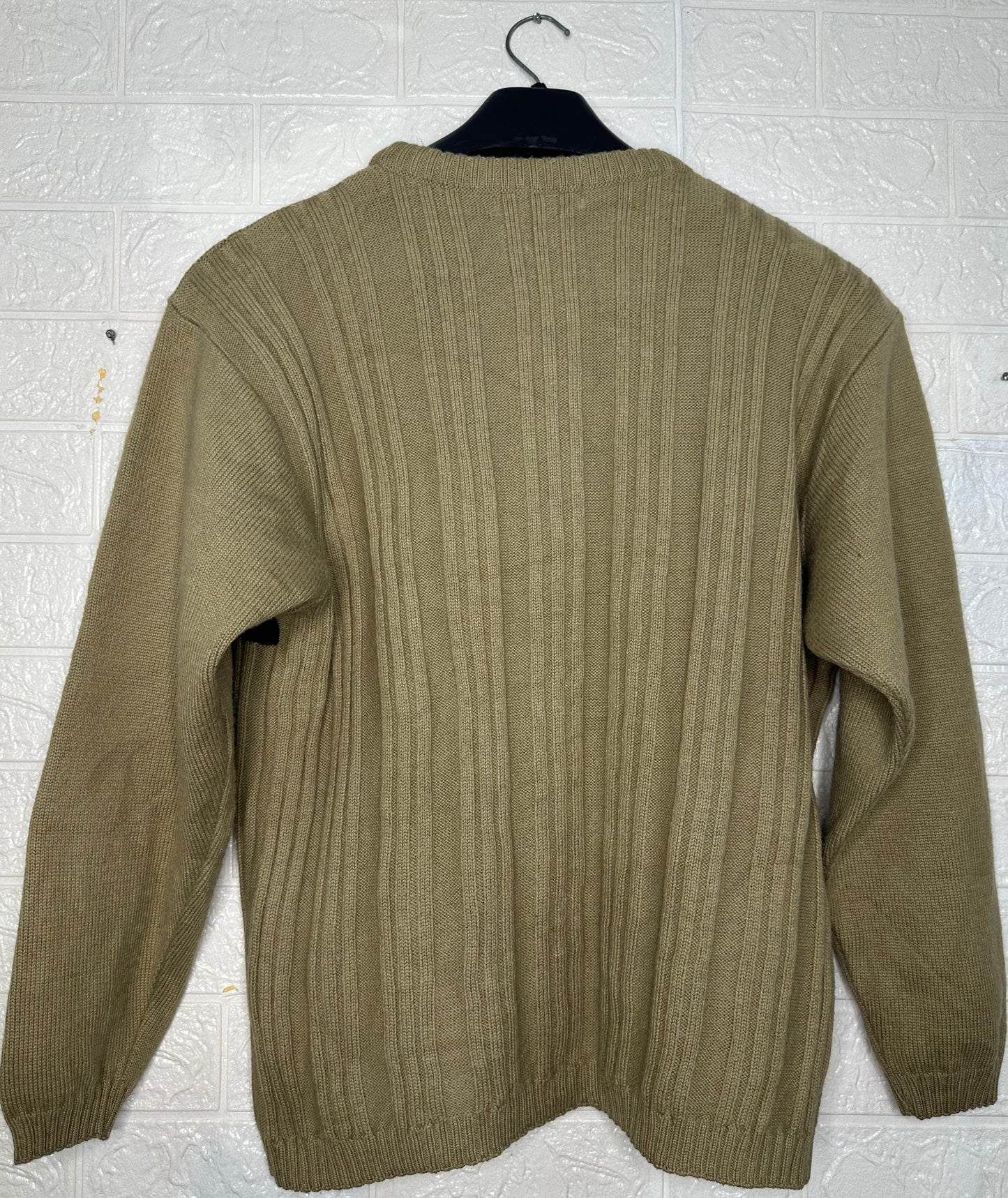 Fila Ribbed Knit Sweater – Beige with Black Stripe – Men’s Size S