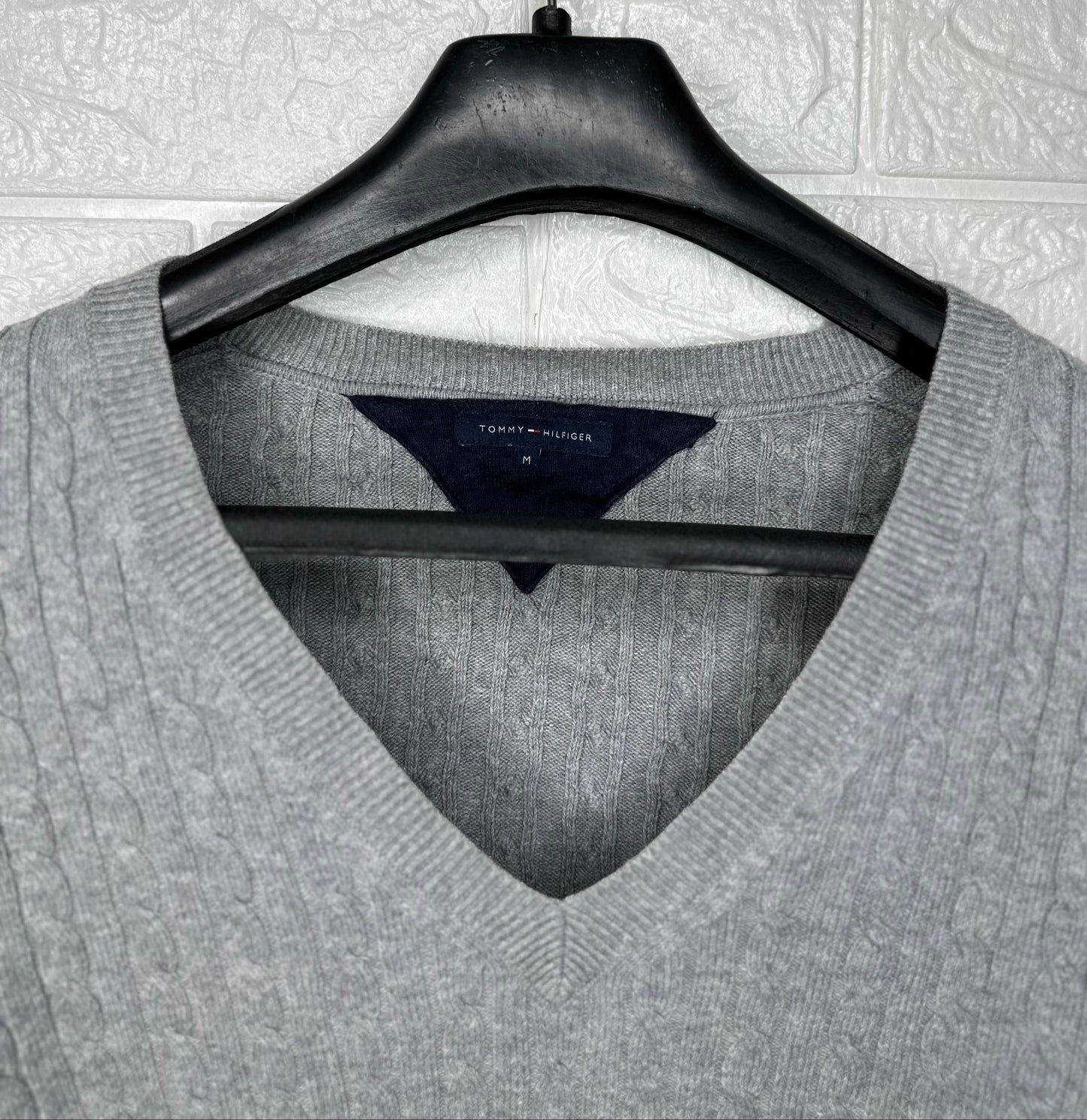 Tommy Hilfiger Gray Cable Knit V-Neck Sweater Medium - Classic & Slim Fit Pullover